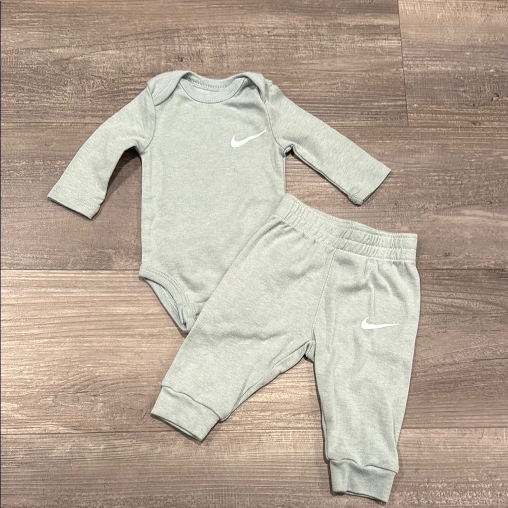 Nike Infant Gray Outfit Set